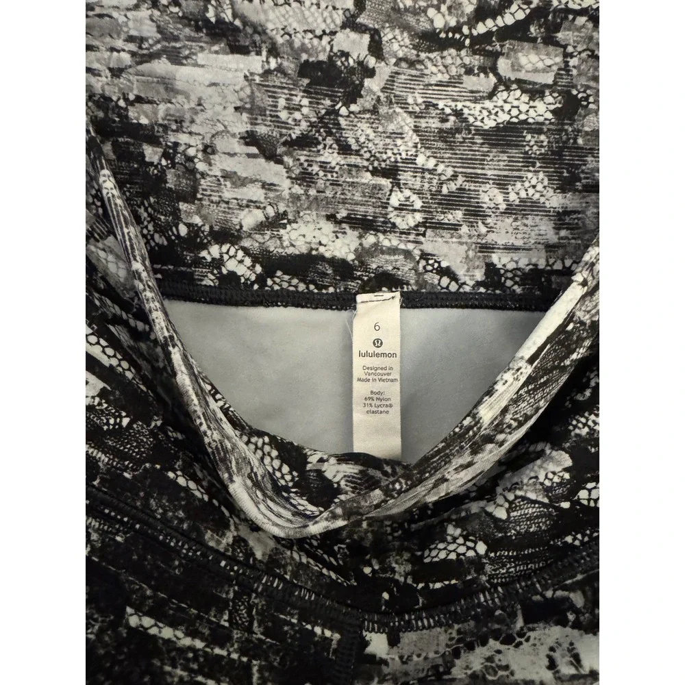 Lululemon Wunder Under High Rise Leggings Black White Lace Print Size 6
